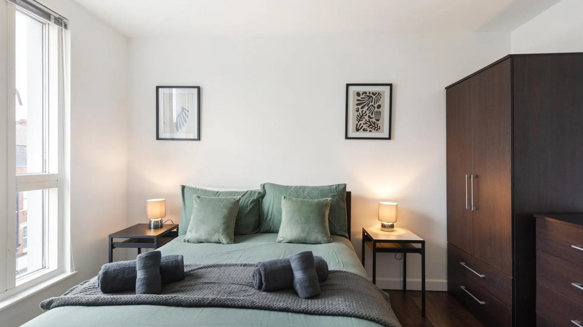 Modern & Spacious 3 Bed With Free Parking & Lift In Shoreditch, Next To Station London 0*,  United Kingdom