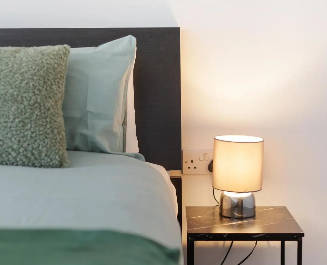 Modern & Spacious 3 Bed With Free Parking & Lift In Shoreditch, Next To Station London